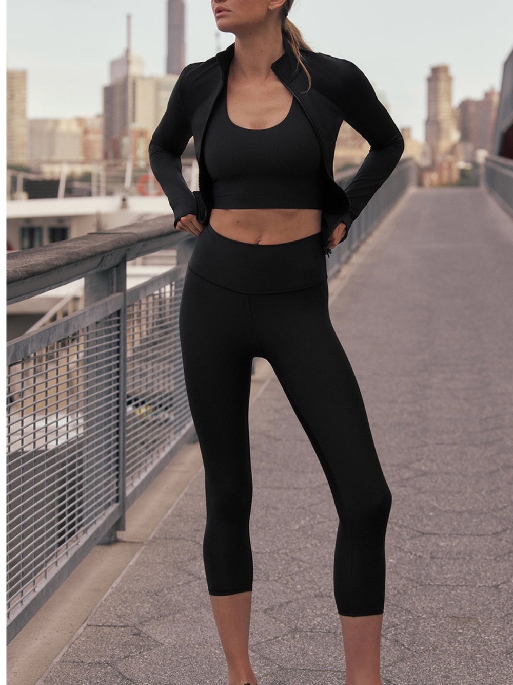 All High-Waist Airlift Capri M